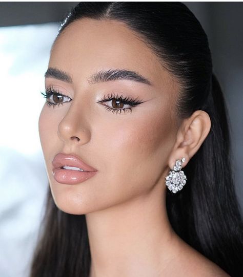 Clean Bridal Look, Paige Desorbo Makeup, Night Makeup Looks Simple, Natural Bridal Glam, Natural Wedding Makeup For Brown Eyes Olive Skin, Natural Wedding Makeup For Brown Eyes Brunettes, Golden Makeup Look Glam, Black Hair Makeup Looks, Bridesmaid Makeup Hazel Eyes