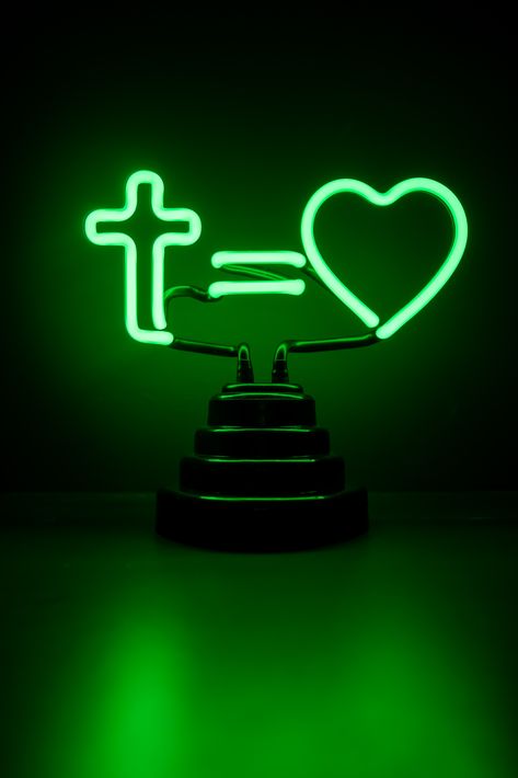 Jesus Graffiti, Cross Equals Love, Jesus Christ Statue, Cross Wallpaper, Western Wallpaper Iphone, Green Pictures, Dark Green Aesthetic, Jesus Images, Love Posters