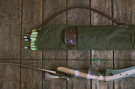 How to: Make a DIY Canvas and Leather Archer's Quiver Diy Hunting, Archery Quiver, Arrow Quiver, Archery Equipment, Traditional Archery, Archery Hunting, Bow And Arrow, Bow Arrows, Quiver