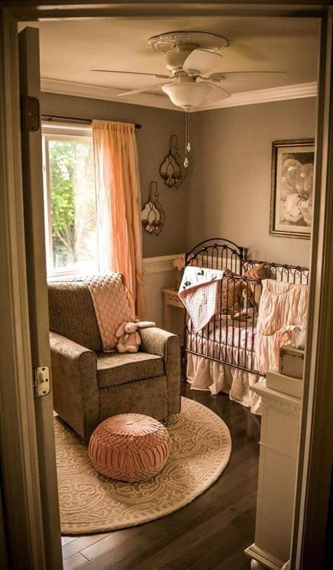 Tacky Farmhouse Decor, Vintage Rustic Nursery, Primitive Nursery Ideas, Old Farmhouse Nursery, Nursery Ideas Antique, Cottagecore Aesthetic Nursery, Vintage Baby Room Ideas, Cottage Baby Nursery, Cottage Core Baby Room