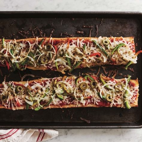 Easy, Cheesy Vegan French Bread Pizza Vegan French Bread, Cheesy French Bread, Healthy Sushi Rolls, Ranch Cauliflower, Cauliflower Sandwich, Buffalo Chicken Sandwich, Vegan French, Pizza Dinner, Spiced Cauliflower