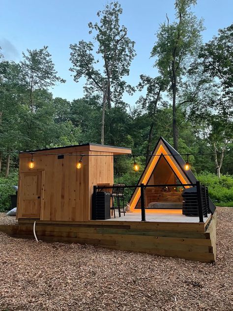 Vista Pod With Sauna - Christiana, PA - Zook Cabins Glamping Cabin Ideas, Outdoor Sauna Ideas, Handmade Cabin, Zook Cabins, Pontoon Ideas, Glamping Pods, A Frame Cabin Plans, Glamping Cabin, Pine Trim