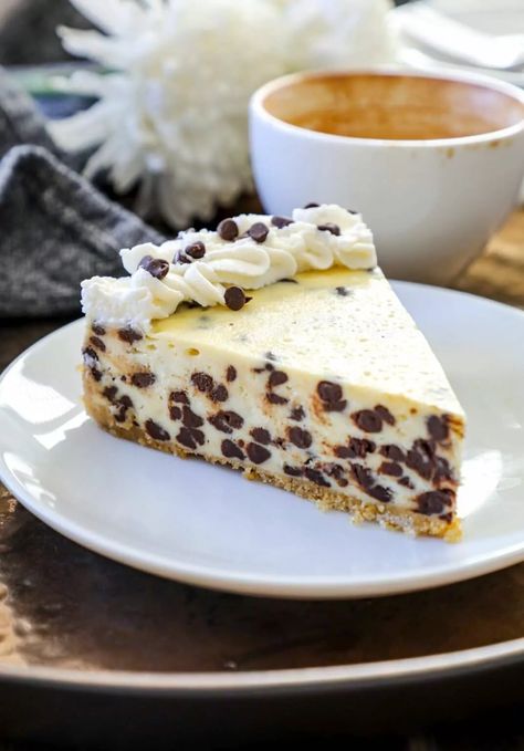 Chocolate Chip Cookie Dough Cheesecake, Chocolate Chip Cookie Cheesecake, Cookie Dough Cheesecake, Rich Cheesecake, Chocolate Cheesecake Recipes, Chocolate Chip Cheesecake, Easy Cheesecake Recipes, Buttery Cookies, Chocolate Chip Recipes