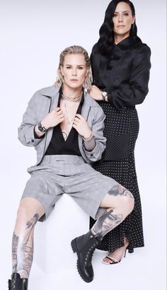 Power Lesbian Style, Lesbian Outfits Feminine, Lesbian Chic, Ali Krieger, Ashlyn Harris, Lesbian Outfits, Women Soccer, Lesbian Fashion, Clothes Reference