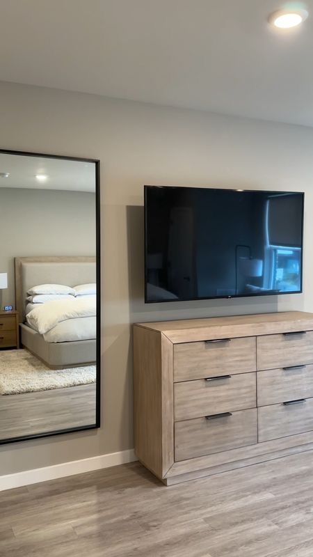 Bedroom Furniture On A Budget, Bedroom Inspirations Tv On Wall, Apartment Aesthetic Minimalist Bedroom, One Bedroom Apartment Ideas Minimalist, Dresser For Bedroom Ideas, Medium Room Design Bedroom, Bedrooms With Tv Ideas, Minimalist Bedroom With Tv, Neutral Bedroom Ideas For Couples