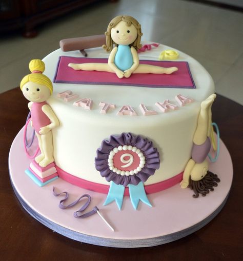 Gymnastics  on Cake Central Gymnastics Birthday Cakes, Gymnastics Cakes, Gym Cake, Torte Creative, Gymnast Birthday Party, Gymnastics Party, Gymnastics Birthday, Sport Cakes, Torte Cupcake