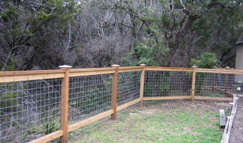 4 foot tall cedar cattle panel fencing... sooo much nicer then chain link Cattle Panel Fence, Wax Myrtle, Hog Wire Fence, Kennel Ideas, Wire Fencing, Cattle Panels, Dog Area, Types Of Fences, Wire Fence