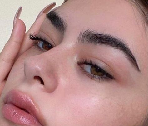 Thick Eyebrows Natural, Astrid Clifford, Cruel King, Eyebrows Goals, Straight Eyebrows, Bentuk Alis, Arch Brows, Arched Eyebrows, Beautiful Eyebrows