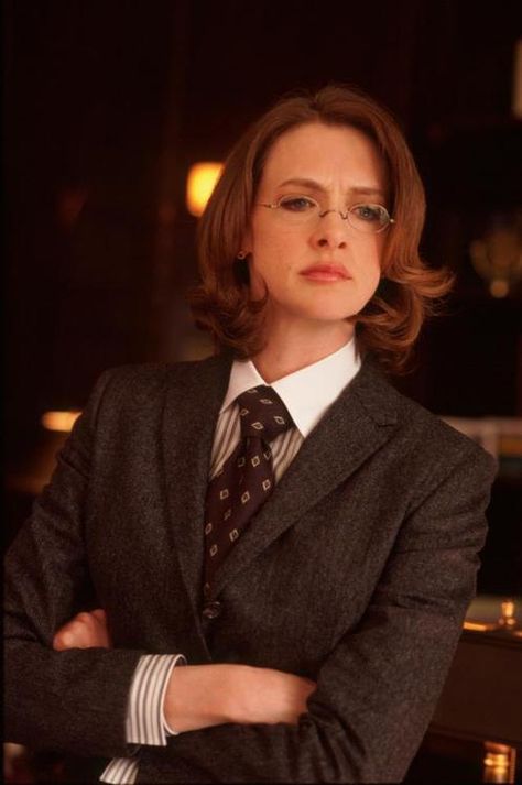 Joan Cusack - school of rock Joan Cusack, Women In Tie, John Cusack, Women Wearing Ties, Woman In Suit, School Of Rock, Tie Women, Character Actor, Famous Faces