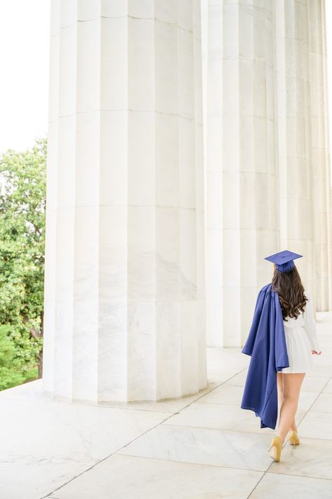 Join me as we take a stroll through Carolina’s graduation photo session from this past May, capturing the essence of her journey and the joy of new beginnings. Carolina’s graduation photo session took place on DC’s National Mall, just as the sun began to rise. From candid shots that showcased her infectious smile to more formal poses that exuded confidence, I love how much versatility we included in Carolina’s session! (Plus, she really knocked her outfit selections out of the park!) Lincoln Memorial Graduation Photos, Dc Graduation Pictures, College Grad Photoshoot, Lincoln Center Nyc, Graduation Shoot Ideas, Formal Poses, Cap And Gown Pictures, Grad Session, Graduation Pic Ideas