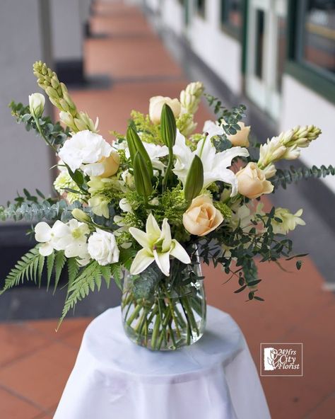 table flower arrangement Vase Flower Arrangements, Lily Vases, Table Flower Arrangements, Lily Wedding, Table Flower, Flower Vase Arrangements, Flower Bar, Rainbow Roses, White Lily