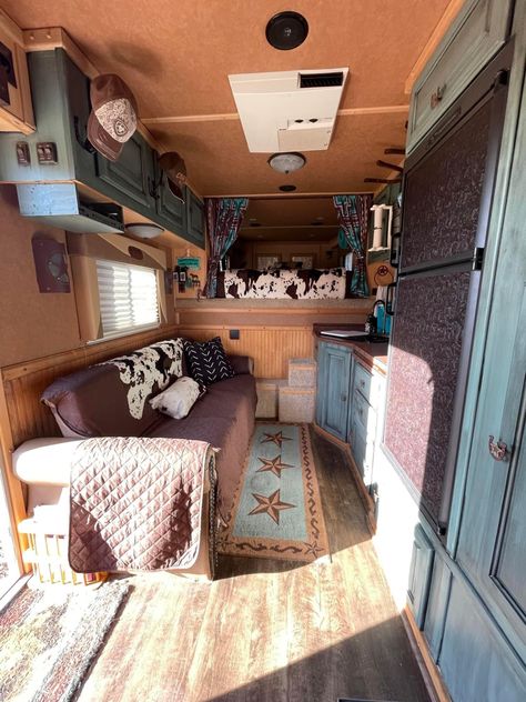 Horse Trailer House, Western Rv Decorating Ideas, Living Quarters Horse Trailer Remodel, Western Camper Interior, Western Rv Remodel, Living Quarters Horse Trailer Ideas Diy, Horse Trailer Living Quarters Remodel, Western Camper Remodel, Horse Trailer Interior