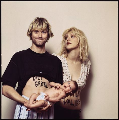 Tobi Vail Kurt Cobain, Kurt Cobain Courtney Love, Curco Vein, Nirvana Live, Kurt Cobain Photos, Courtney Love Hole, Spin Magazine, Kurt And Courtney, Frances Bean Cobain