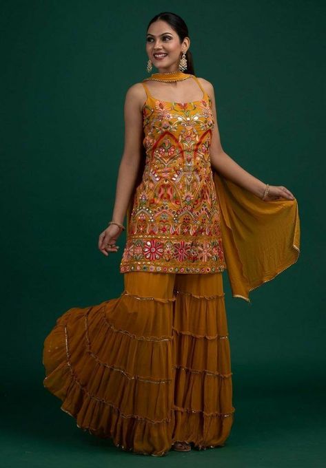 Sarara Dress, Sharara Suit Designs, Sharara Dress, Designer Sharara, डिजाइनर कपड़े, Sharara Designs, Haldi Outfits, Indian Outfits Lehenga, Gaun Fashion