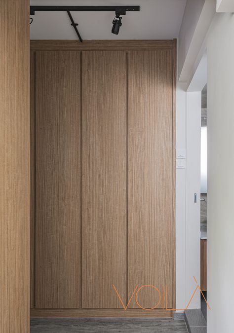 Light wood grains were chosen for this wardrobe to give a clean and calming feel to the master bedroom. Light Oak Wardrobe, Light Wood Wardrobe, Wood Closet Doors, Esthetics Room, Oak Wardrobe, Light Wood Cabinets, Bali House, Wood Wardrobe, Wooden Bedroom