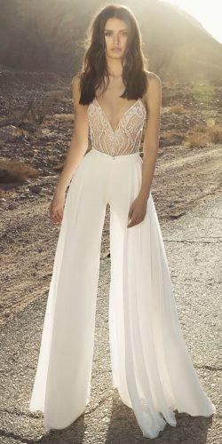 wedding pantsuit ideas with spaghetti straps lace top drorgeva  Bridal Jumpsuits are for the fashion forward bride, their unique styling gives them an 'edgy' but contemporary look that we simply can't ignore! #bridaljumpsuit #jumpsuit #playsuit #bridaltrousers #alternativebridalwear #creativebridalwear Wedding Dress Jumpsuit, Bride Jumpsuit, Wedding Reception Outfit, Wedding Pantsuit, Reception Outfit, Gaun Fashion, Bridal Jumpsuit, Wedding Jumpsuit, Backless Jumpsuit