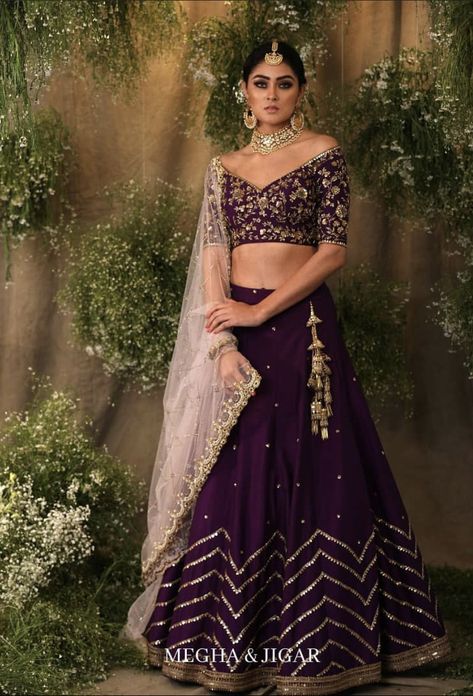 Color Combinations For Lehenga, Shades Of Purple Outfit, Modern Lehangas, Lehenga Jewellery Ideas, Simple Kurta, Purple Lehenga, Bridesmaid Photoshoot, Lehenga Design, Lehenga Jewellery