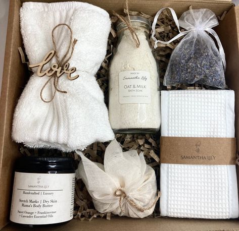 Neutral Gifts, New Mum Hamper, Hampers Ideas, Baby Shower Neutral, Regalos Ideas, Milk Bath Soak, Baby Shower Box, New Mum Gift, Mum And Baby