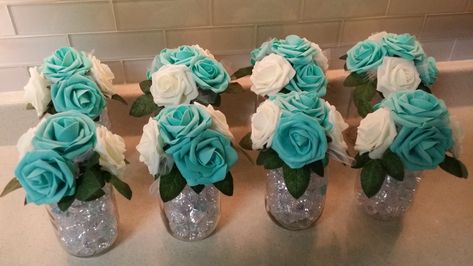 Turquoise Table Decorations, Turquoise Centerpiece Ideas, Teal Centerpieces Diy, Teal Table Decorations, White Table Centerpieces, Teal Beach Wedding, Quinceañera Themes, Centerpieces With Wine Glasses, Cowboy Centerpieces