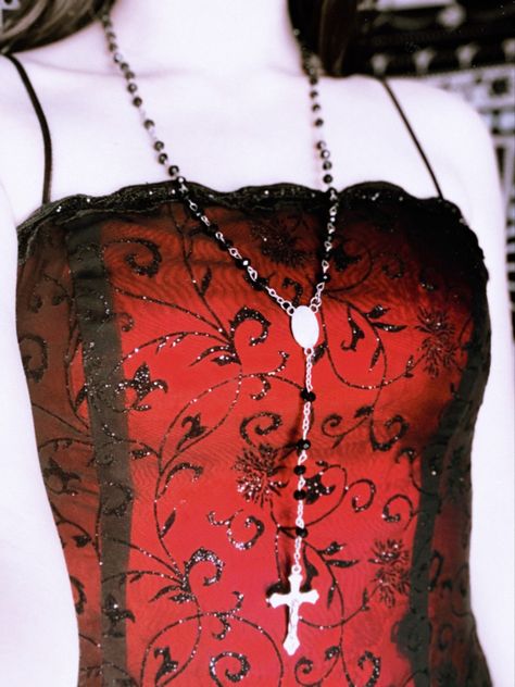 Red Goth Aesthetic, Red Goth Outfits, Alt Outfits Aesthetic, Vampire Goth Aesthetic, Goth Aesthetic Outfit, Mall Goth Aesthetic, 2000s Goth, Red Goth, Red Gothic