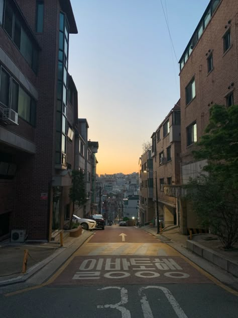 Korea At Night, Korea Sunset, Fall In Korea, Seoul Aesthetic, Korean Vibe, Korean Vibes, Gangnam Seoul, Seoul Night, Seoul Korea Travel