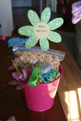 Mayday Baskets, Daycare Treats, May Day Traditions, Random Holidays, May Themes, May Baskets, Neighborhood Gifts, May Day Baskets, Diy Doctor