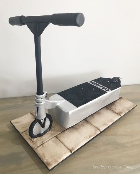 Scooter Cake, Scooter Themed Birthday Party, Scooter Birthday Cake, Skate Ramp Cake, Skateboard Cakes, Fondant Roller Skate, Skateboard Cake, Roblox Cake, Aquaponics Plants