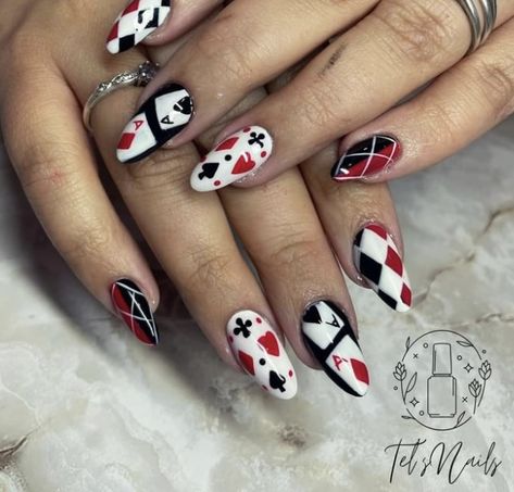 Red Queen Nail Designs, Queen Of Heart Nails Acrylic, Jester Nail Art, Gambling Nails Art, Poker Theme Nails, Deck Of Cards Acrylic Nails, Vegas Nail Art Designs, Card Game Nails, Poker Card Nails