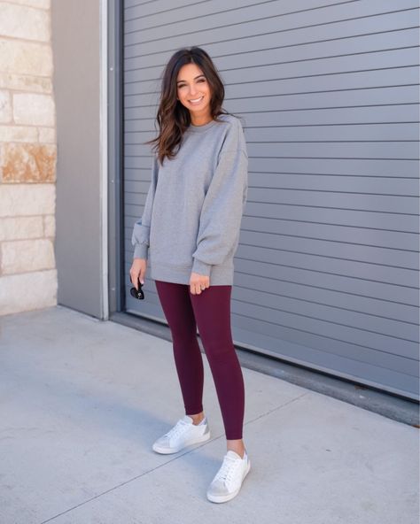 Burgundy Leggings Outfit, Hey Nasreen, Burgundy Pants Outfit, Oversized Sweatshirt Outfit, Comfy Chic Outfits, Outfits Leggins, Comfy Fall Outfits, Leggings Outfit Casual, Burgundy Leggings