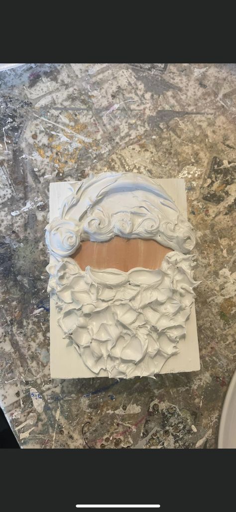 Textured Santa Painting, Spackle Textured Art, Pallet Knife Christmas Painting, Spackle Art On Wood, Christmas Texture Painting, Textured Christmas Painting, Christmas Plaster Art, How To Texture Paint, Drydex Spackling Art Diy