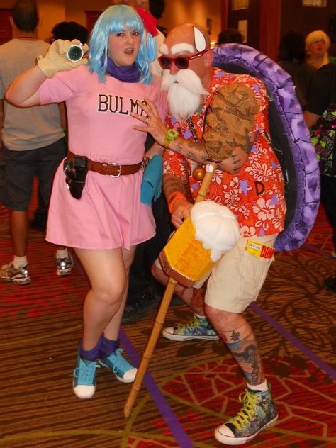 Dragon Ball Couple Costume, Master Roshi Costume, Dragon Ball Z Family Costume, Couple Halloween Costumes Dragon Ball Z, Master Roshi Cosplay, Bulma Costume, Planet Namek, Dragon Ball Z Cosplay, Master Roshi