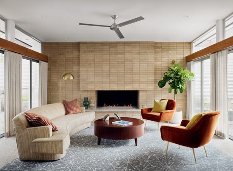 Mark Odom pays homage to the 1950s with Inglewood Residence in Austin Cleaning White Walls, Tattoo Modern, Midcentury Architecture, Mid Century Modern Home Decor, Mid Century Modern Aesthetic, Mcm Home, Mid Century Modern Living, Mid Century Modern Interiors, Mid Century Home