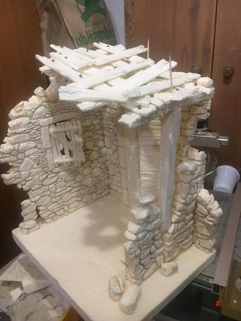 Belenes Christmas Cave, Christmas Crib Ideas, Nativity Scene Diy, Nativity Creche, Nativity Stable, Diy Nativity, Free To Use Images, Christmas Nativity Scene, Christmas Villages