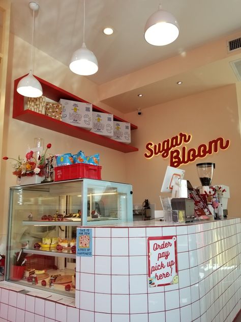 Funky Bakery Interior, Retro Bakery Design, Retro Bakery Interior, Retro Donut Shop, Retro Shop Interior, Retro Cafe Aesthetic, Korea Cafe Design, Retro Cafe Interior, Donut Shop Aesthetic