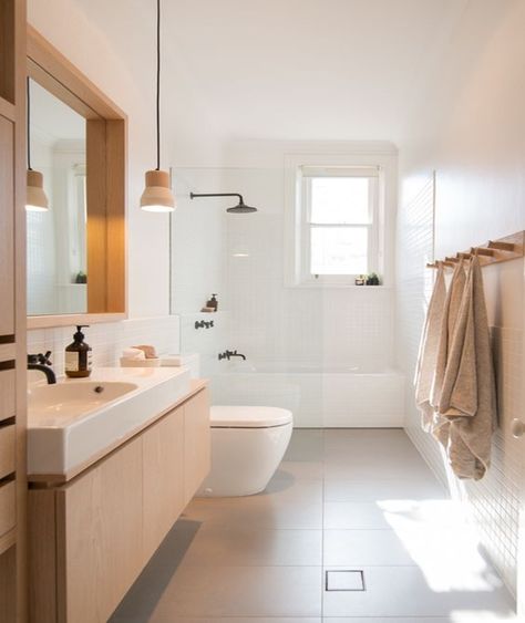 10 Minimalist Bathroom Of Your Dreams - Matchness.com Drømme Bad, Minimalist Bathroom Design, Bilik Air, Narrow Bathroom, Scandinavian Bathroom, Trendy Bathroom, Bad Design, Simple Bathroom, Bathroom Layout