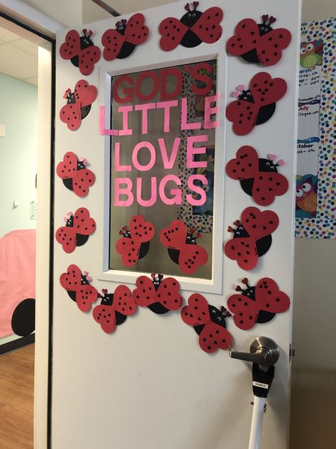 Love Bug Door Decoration, Valentines Classroom Decorations, Ladybugs Preschool, Ladybug Classroom, Valentines Classroom, Class Art Projects, Preschool Classroom Decor, School Doors, Door Decorations Classroom