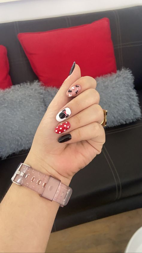 Nail Minnie Mouse, Red Minnie Mouse Nails, Nicky Mouse Nails, Mickey Mouse Birthday Nails, Disney Minnie Nails, Red Mickey Nails, Disney Nails Black, Disney Nails Almond Shape, Disney Nails Red