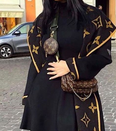 Lv Clothes Women, Louis Vuitton Dress Classy, Lv Outfits Women, Louis Vuitton Trench Coat, Louis Vuitton Outfits Women, Lv Clothes, Lv Dress, Louis Vuitton Dress, Luxury Clothing Brands