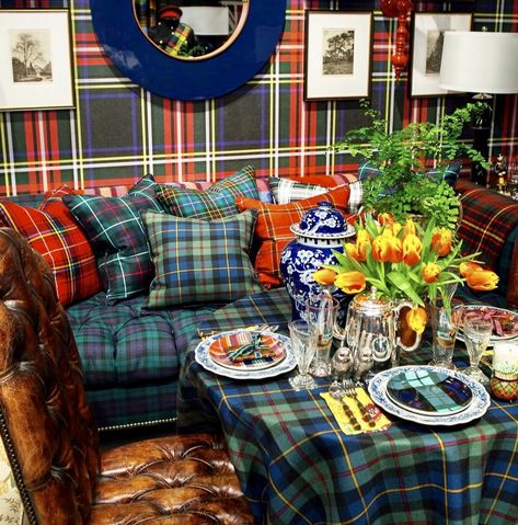 Tartan Living Room, Tartan Decor, Stewart Tartan, Green Tartan, More Is More, Christmas Interiors, Kitchen Nook, Boys Bedrooms, French Decor