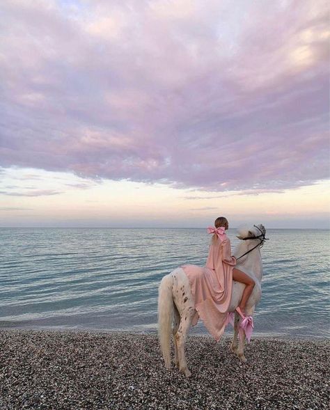 Soft Life Era, A Soft Life, Horse Riding Aesthetic, Equestrian Aesthetic, Pretty Pink Princess, Dreamy Photography, Soft Life, Princess Aesthetic, Horse Love