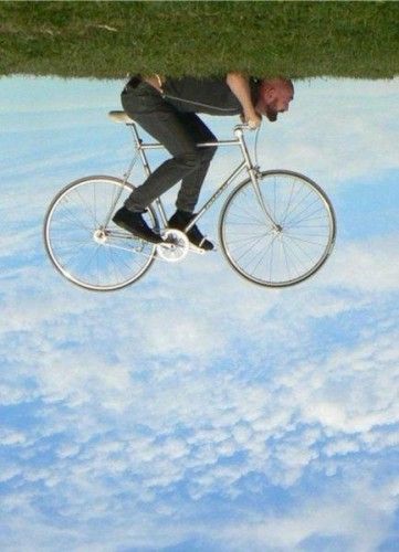 Gravity Photography, Illusion Photos, Forced Perspective, Perspective Photography, Riding A Bike, Foto Tips, Trik Fotografi, Jolie Photo, Creative Photos