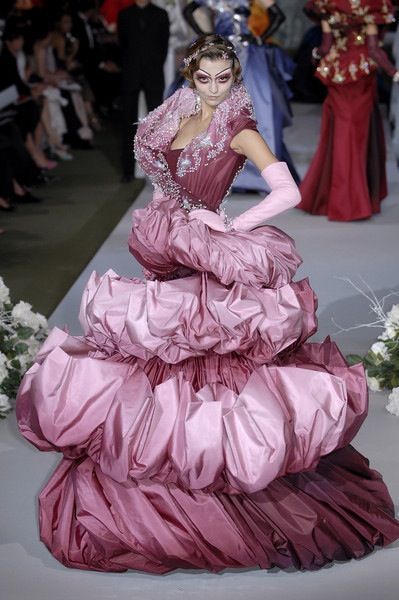 Christian Dior Ugly Dress, Galliano Dior, Ugly Dresses, Christian Dior Haute Couture, Dior Haute Couture, Christian Dior Couture, Dior Fashion, Weird Fashion, Dior Couture