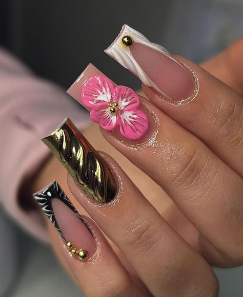 Sag Nail Designs, 21 Birthday Nail Ideas, Ivan Cornejo Nails, Nails Card Design, Tomorrowland Nails, Light Pink And Gold Nails, Capricorn Nails Acrylic, 23rd Birthday Nails, Scorpio Nail Ideas