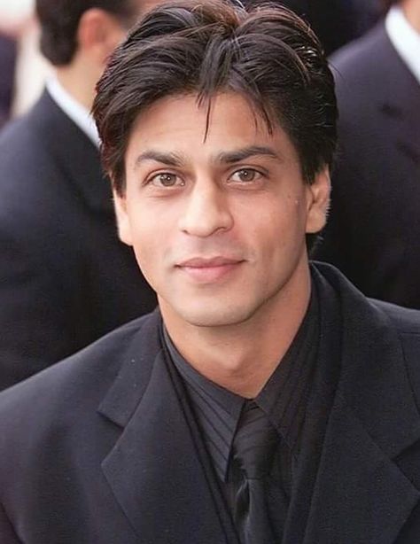 Sharukhan Aesthetic, Shahrukh Khan Raees, Shahrukh Khan Family, India Actor, Shahrukh Khan And Kajol, Shah Rukh Khan Movies, Bollywood Music Videos, King Khan, Bollywood Posters