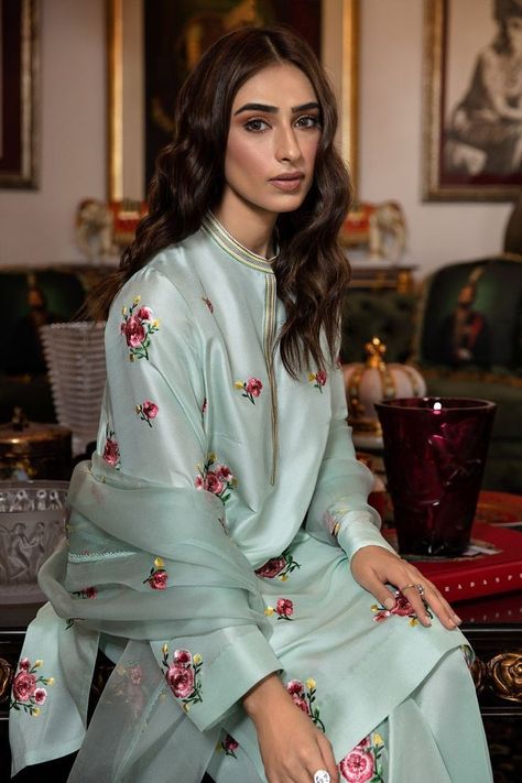 Floral Color Palette, Long Kurti Patterns, Embroidered Outfit, Maxi Design, Hand Embroidery Dress, Embroidery Suits Design, Silk Suit, Embroidery Designs Fashion, Organza Dupatta