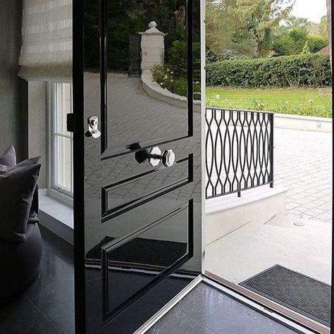 Shiny black door with silver accents. Check out the reflection within this paint job. Simply stunning!  #blackdoor #entry #frontdoor #design #eleganthomes #newenglandfineliving #house #home Photo via @ryansaghian Door Design Ideas, Best Front Doors, Black Front Doors, Wood Front Doors, Wooden Front Doors, Front Door Entrance, Painted Front Doors, Front Door Design, Bedroom Doors