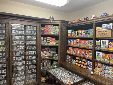 Pokemon Collection Display Ideas, Sports Card Collecting, Sports Card Shop Interior, Sport Card Display Ideas, Trading Card Display Ideas, Baseball Card Storage Ideas, Baseball Display Ideas, Baseball Card Display Ideas, Sports Memorabilia Display Wall