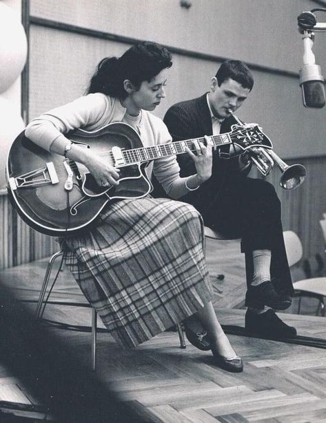 Caterina Valente and Chet Baker￼ Caterina Valente, Chet Baker, Jazz Players, Free Jazz, Jazz Art, Cool Jazz, Jazz Guitar, Jazz Musicians, Jazz Blues