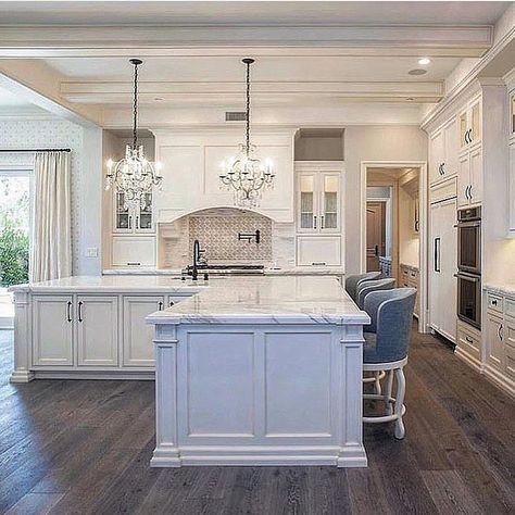 Large White Kitchen, L Shaped Island, Kitchen Designs Layout, White Kitchen Design, Kitchen Farmhouse, Gorgeous Kitchens, Large Kitchen, Design Living Room, White Cabinets