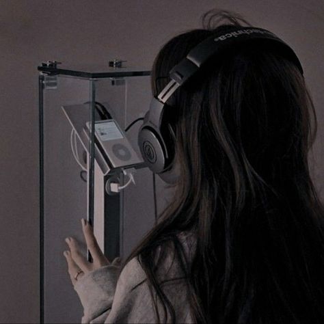 Girl With Headphones, Music Studio Room, Dream Music, Gadgets Technology Awesome, Music Aesthetic, Music Studio, Recording Studio, Dream Job, Aesthetic Photo